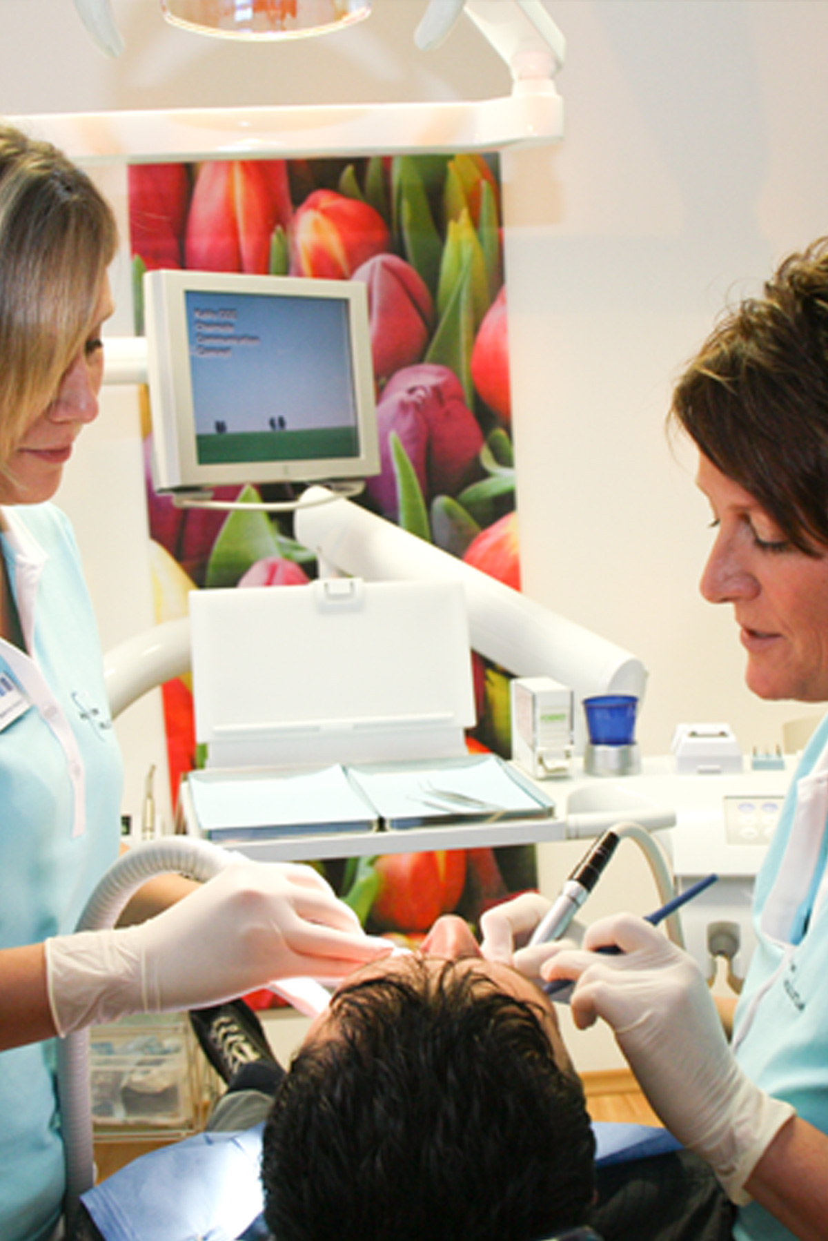 dieses Foto zeigt eine zahnmedizinische Behandlung durch Frau Dr. Yvonne Heyden